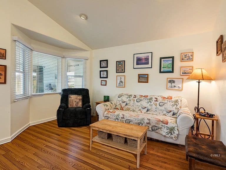 8 S Sunnybrook Dr photo 3