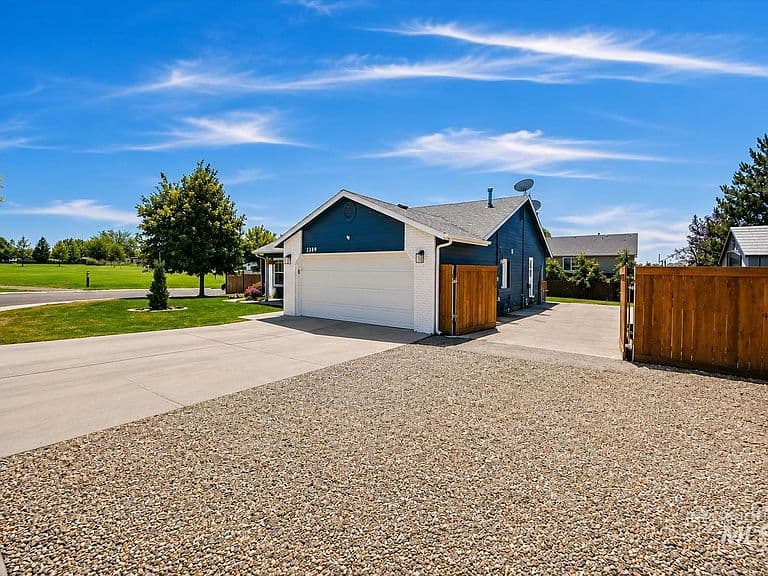 3309 Robinhood Loop photo 5