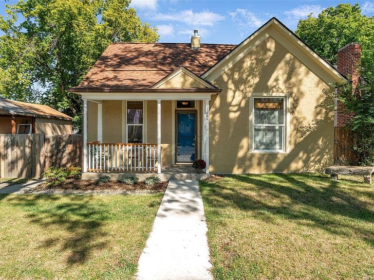 1006 Breckenridge St photo 1