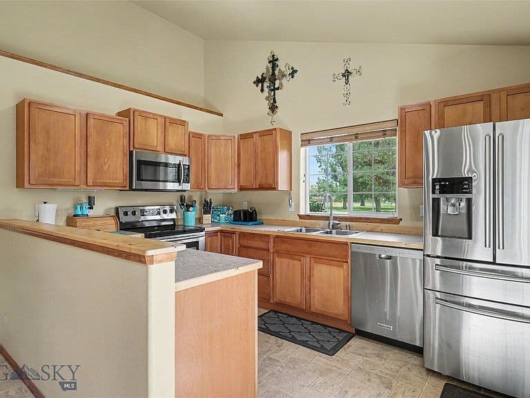 9 Eliza Dr Unit B photo 5