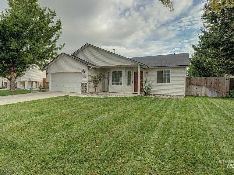 1434 Peregrine Dr photo 2