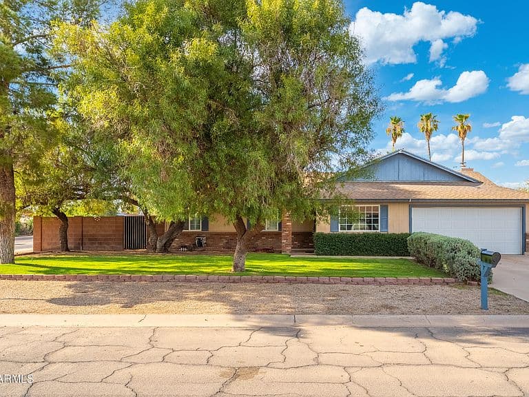 502 E GABRILLA Drive photo 1