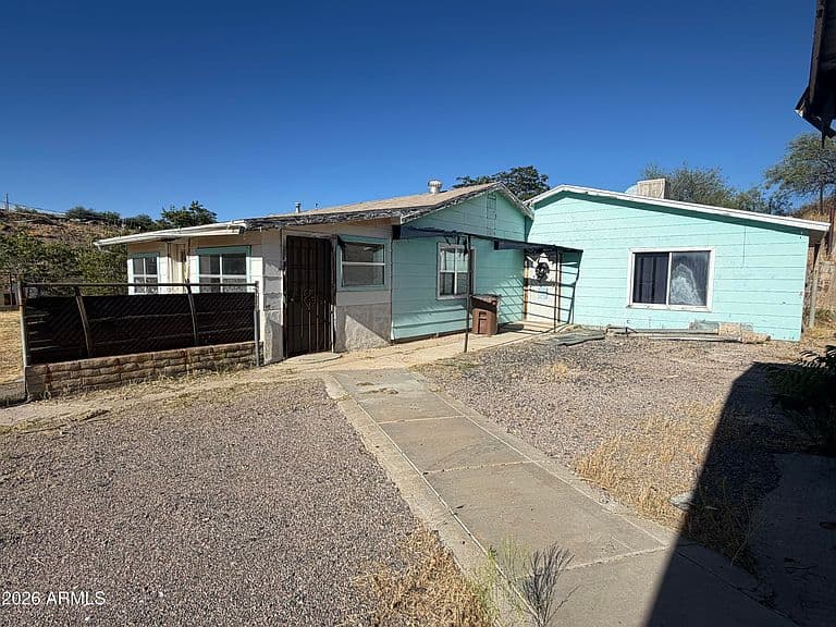 492 W EUCLID Avenue photo 1