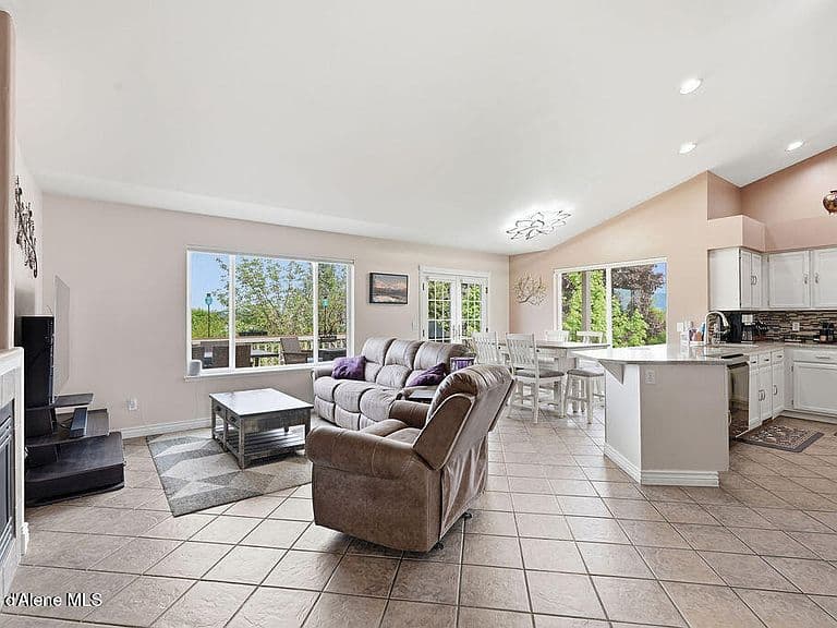 2413 N Stagecoach Dr photo 5