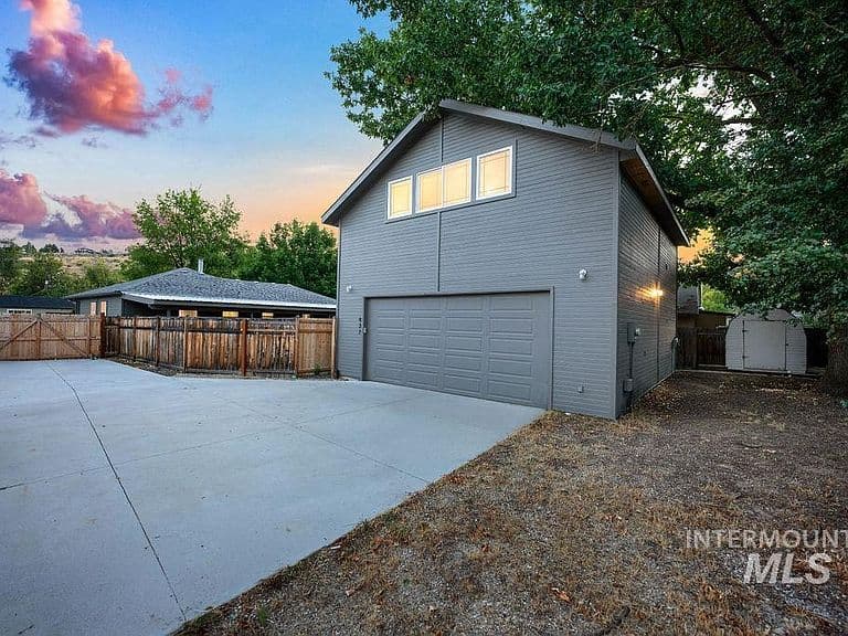 425 N Riverview Dr photo 3