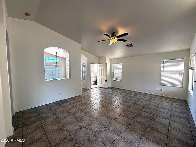 333 W Bruce Avenue photo 3