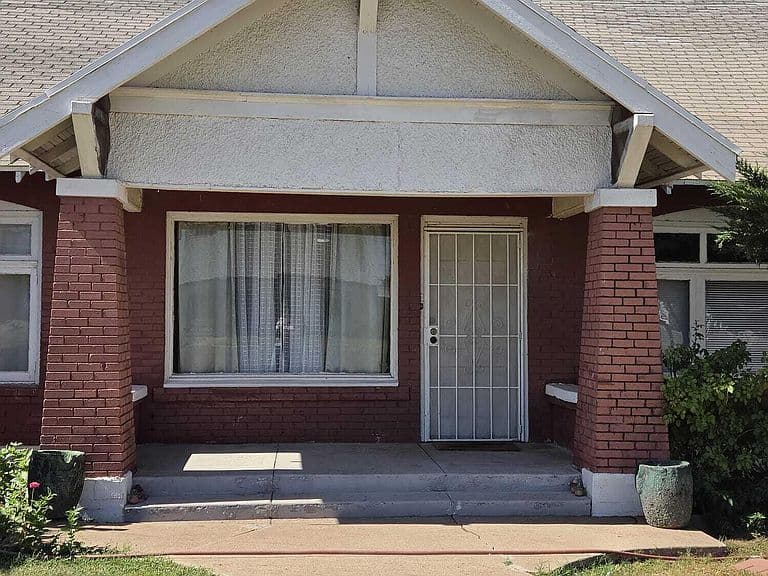1405 E 9TH Street photo 5