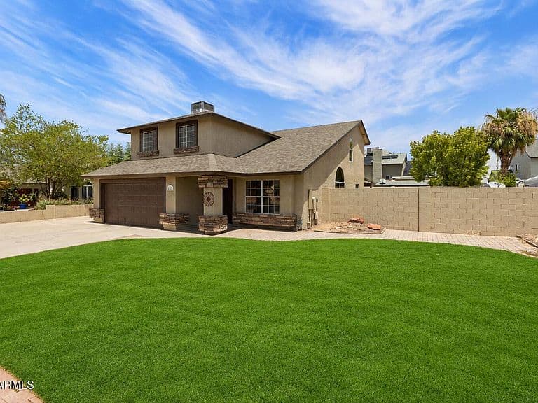 7726 W CINNABAR Avenue photo 1