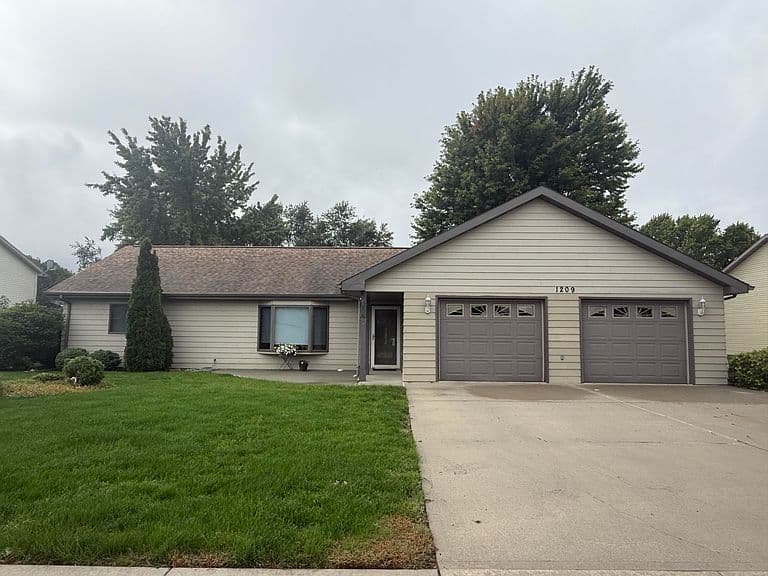 1209 Williams Ave photo 1
