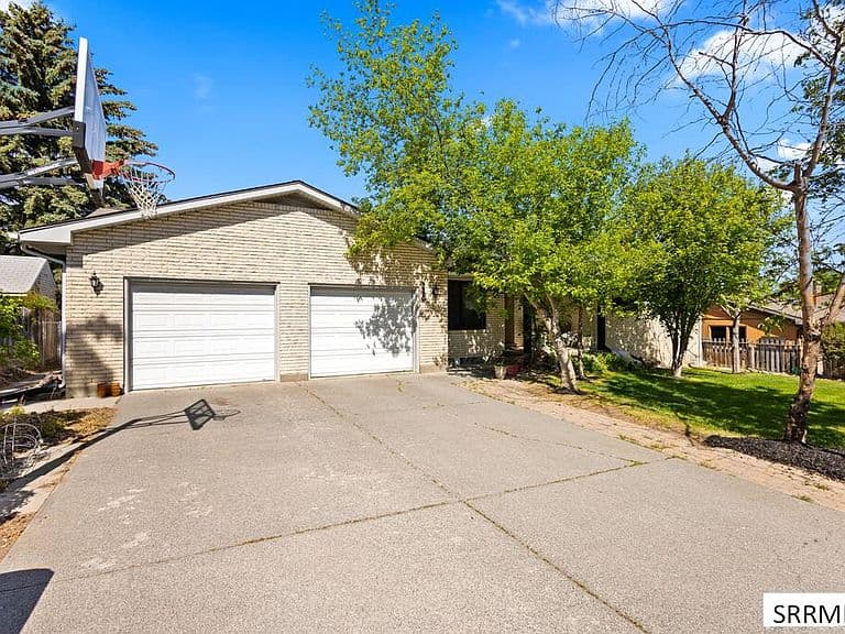 230 Apache Ave photo 1