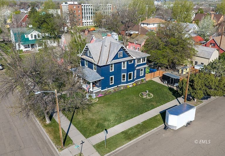 1117 Pleasant St photo 4