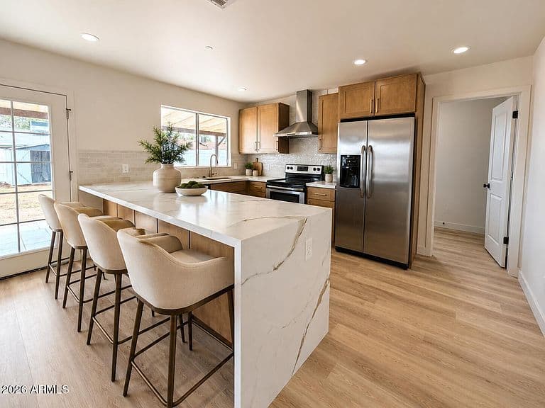 522 W HIGHLAND Street photo 5