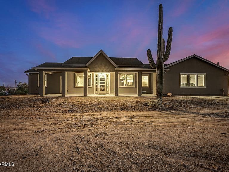 3075 W MCDOWELL Boulevard photo 1
