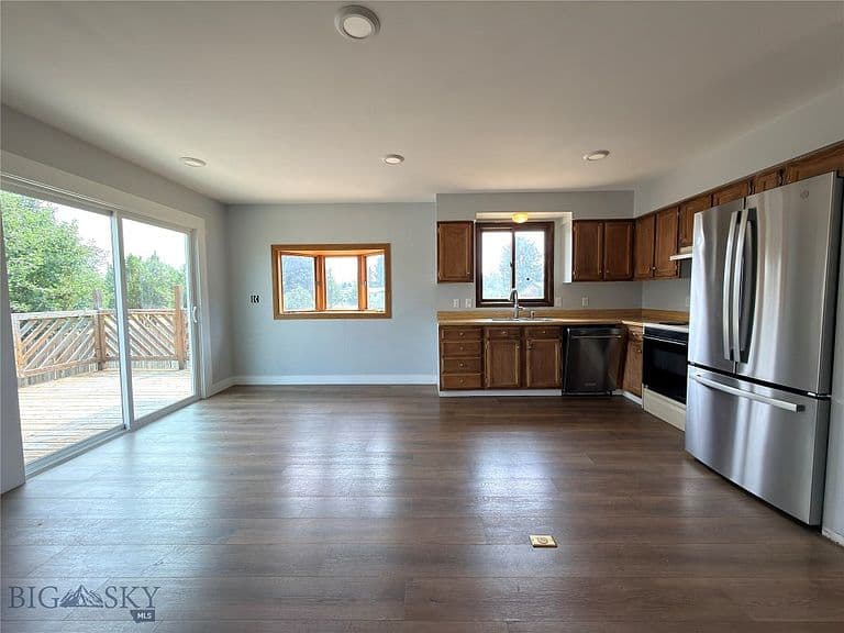 302 McEwen Dr photo 3