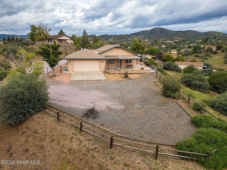 2125 S Foothill Dr photo 1
