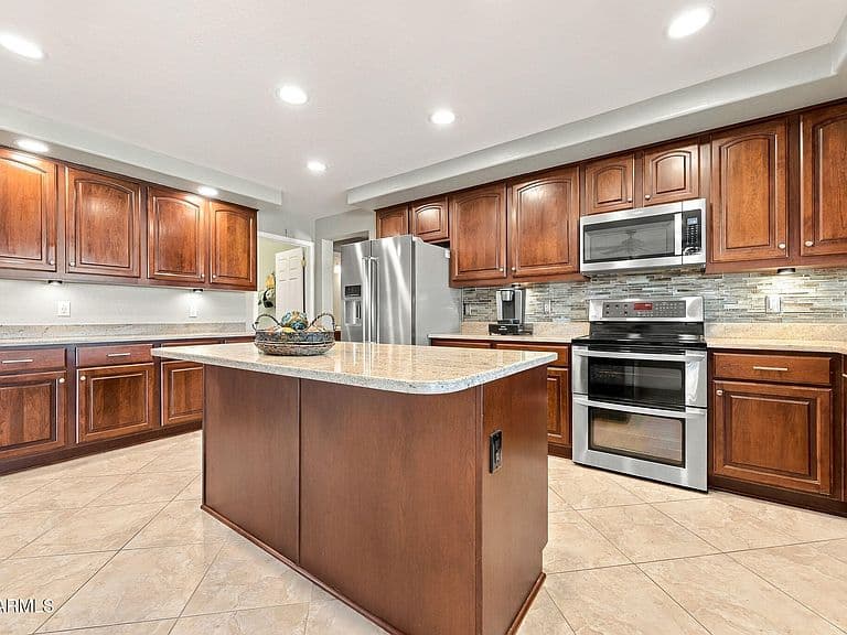 1370 E LYNX Way photo 3