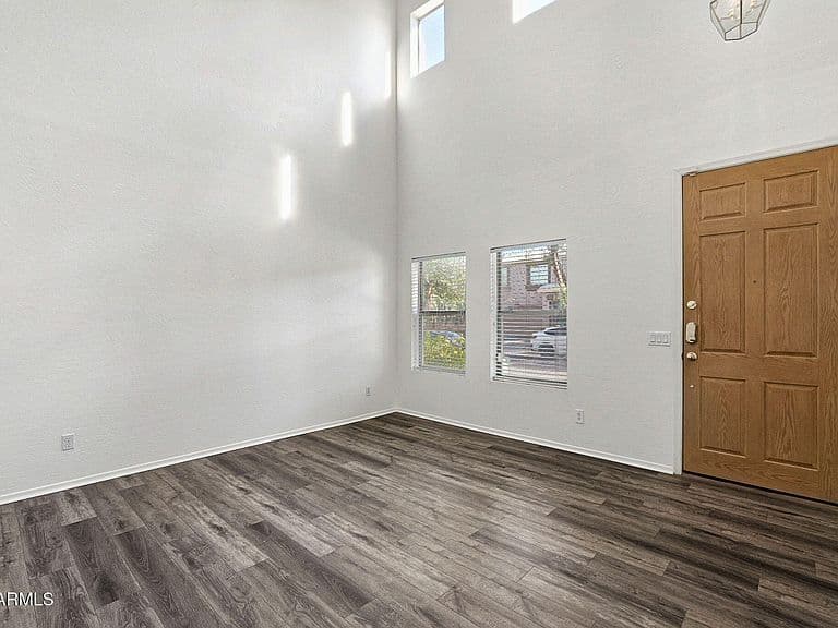 440 E SADDLE Way photo 5