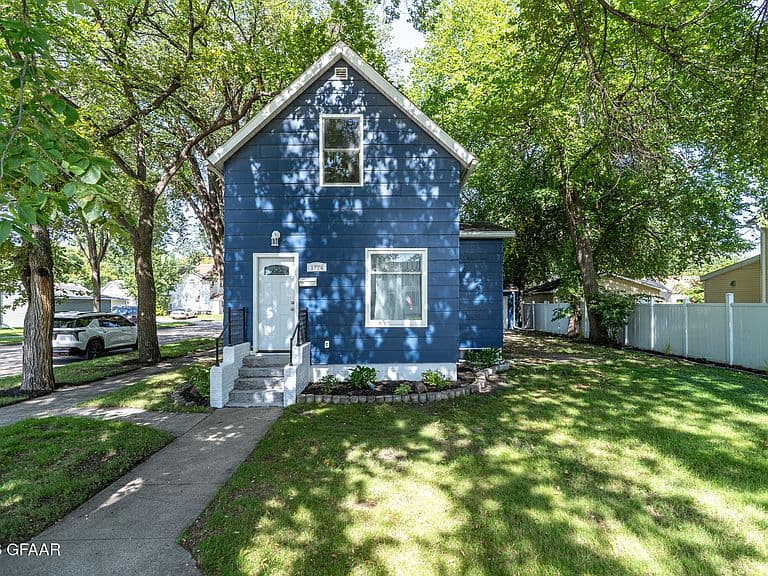 1724 2nd Ave N photo 1
