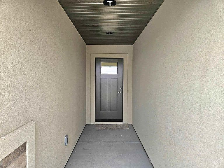 930 Tunnel St photo 2