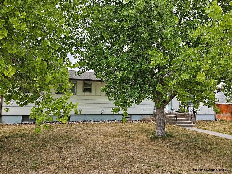 650 Simkins Ave photo 1
