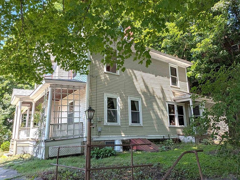 207 Elliot Street photo 2