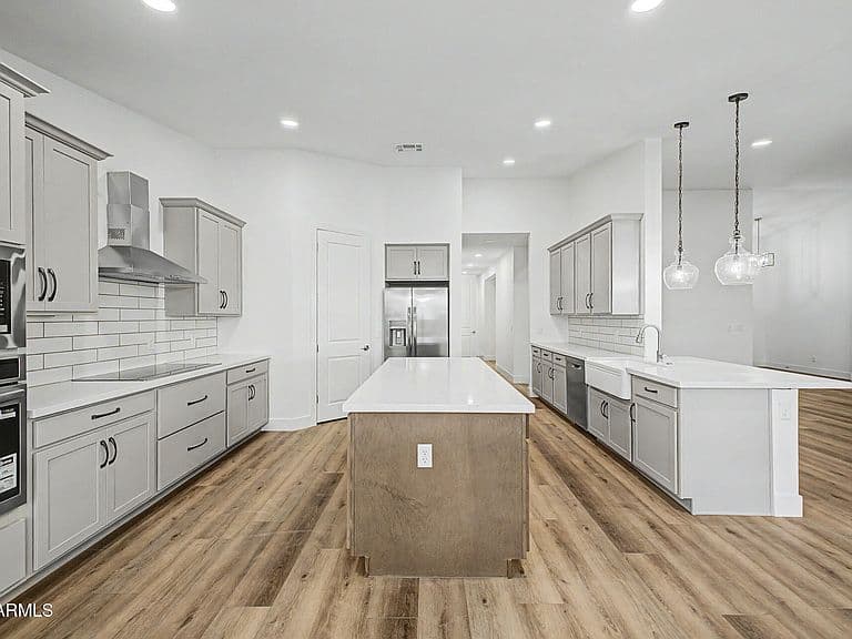 1868 W BROOKE Lane photo 1