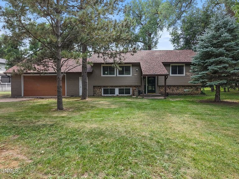 5903 Magnolia Dr photo 1