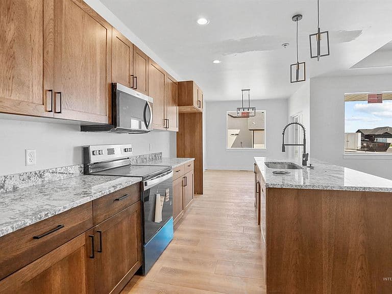 1504 Belle Dr photo 3