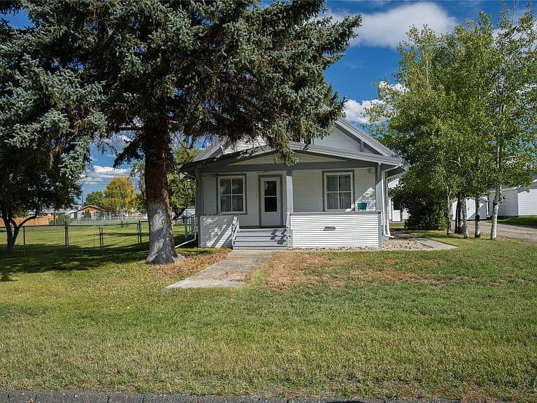 709 Kohrs St photo 3