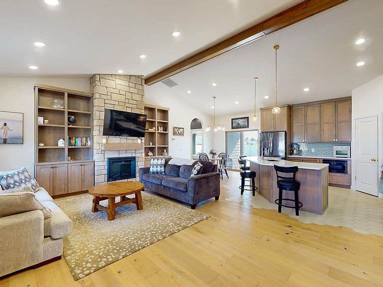 1412 Quartz Dr photo 4