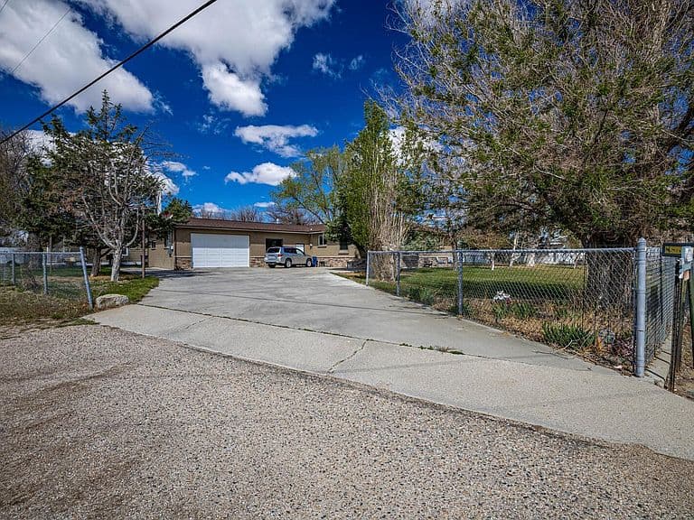 2230 Meadow Dr photo 2
