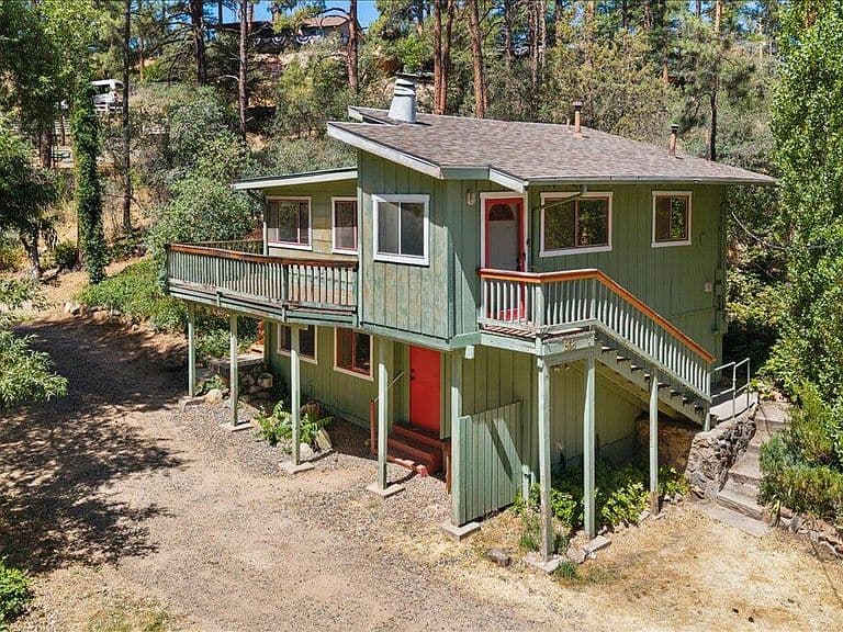 918 S LAVALLEY Drive photo 1