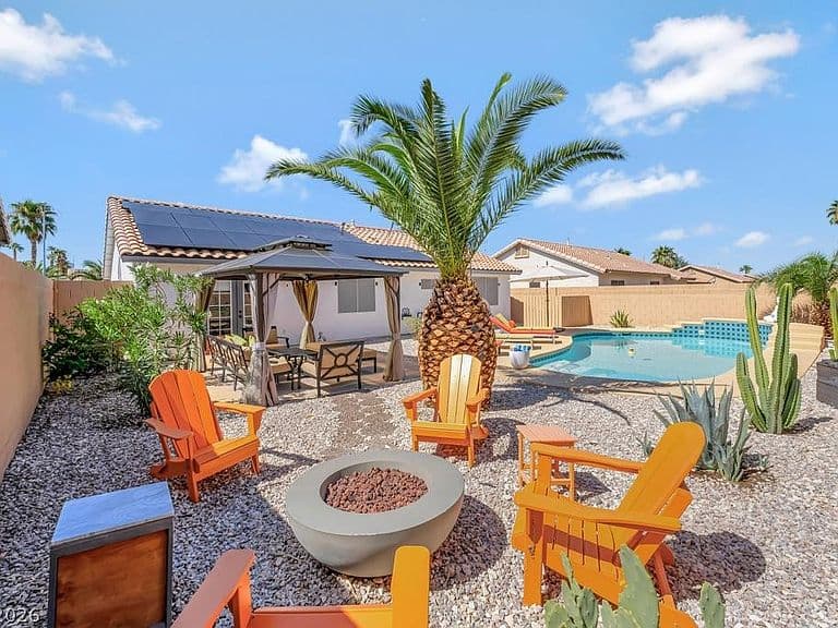 316 Desert Knolls St photo 3