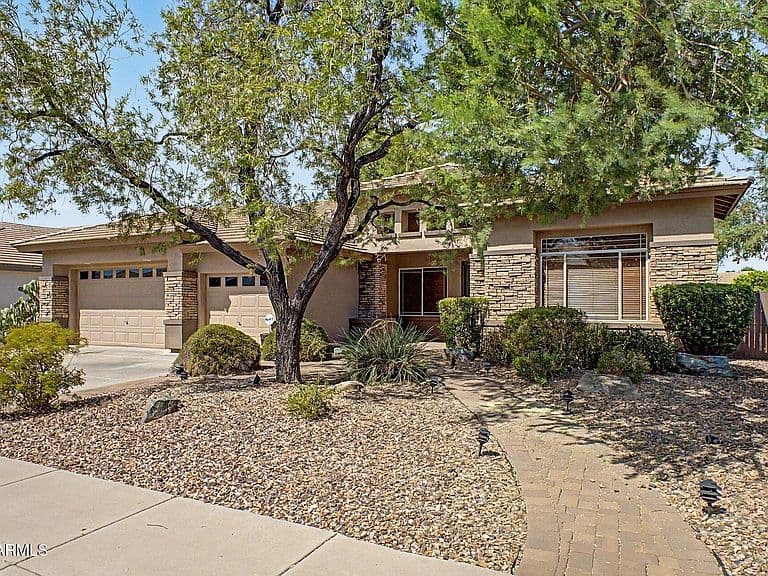 2740 S HONEYSUCKLE Lane photo 1