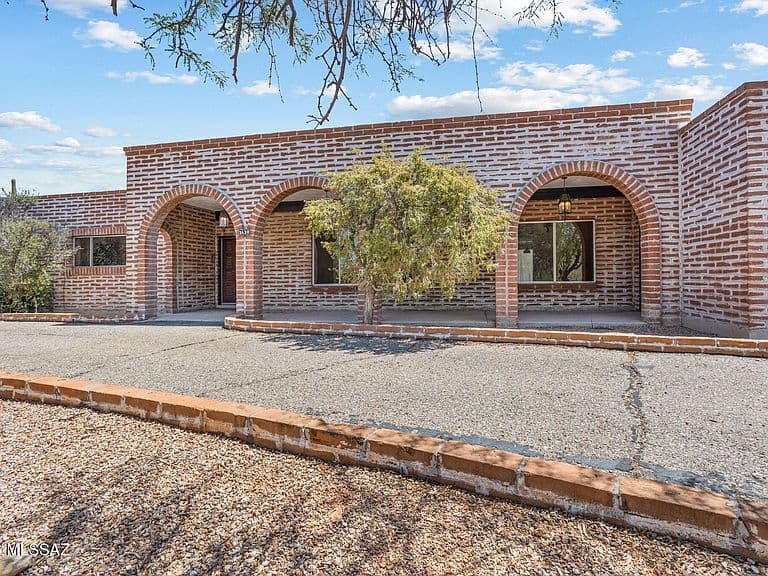 3630 N Pantano Rd photo 4