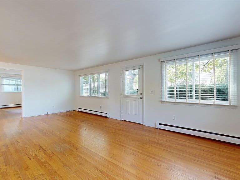976 North Avenue photo 4