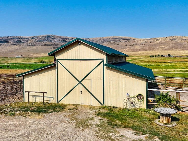 42464 Ridgeway Rd photo 2