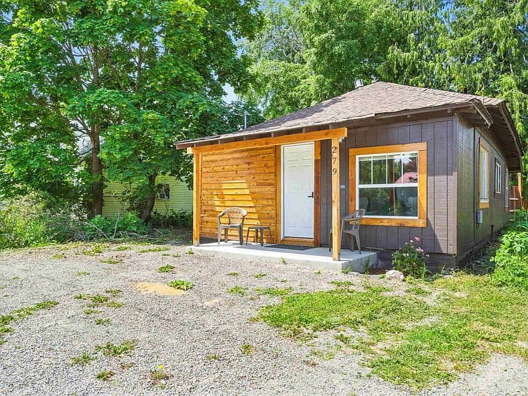 279 Birch Ave photo 2