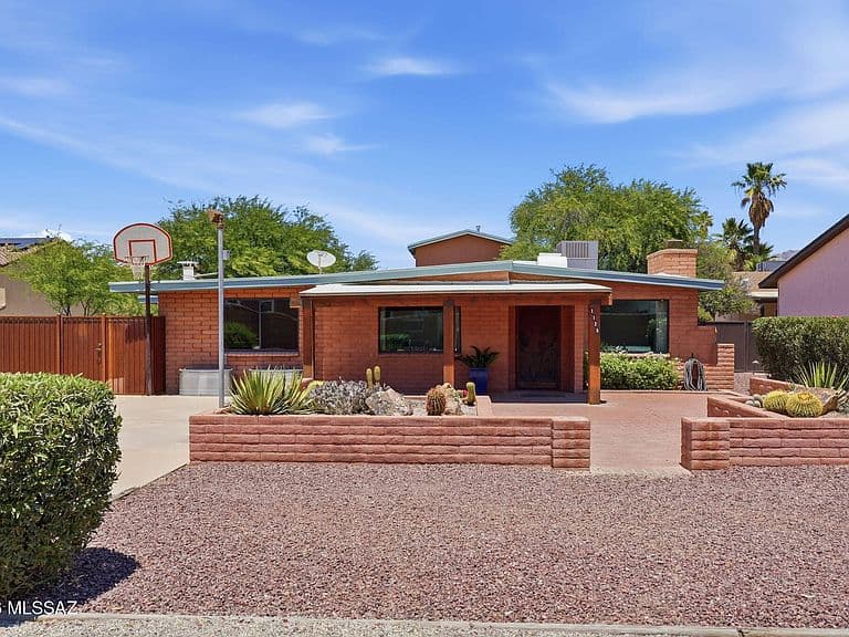 1125 E Kleindale Rd photo 2