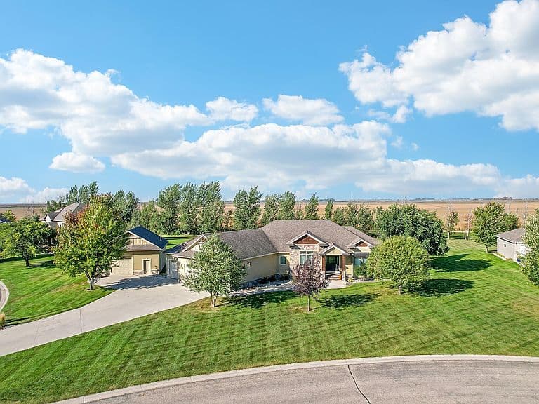 7013 Maple Ln photo 1