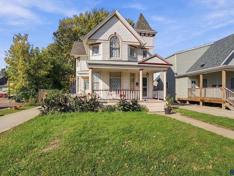 223 S Prairie Ave photo 2