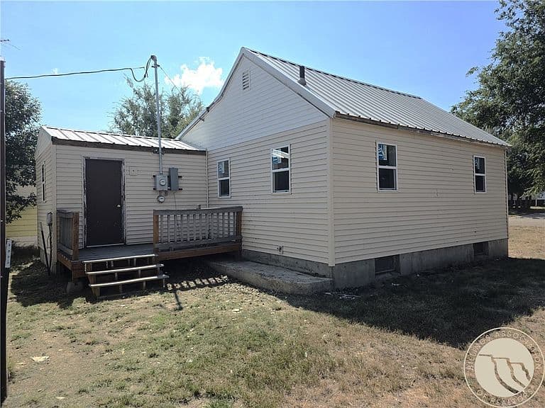 909 G Ave photo 1