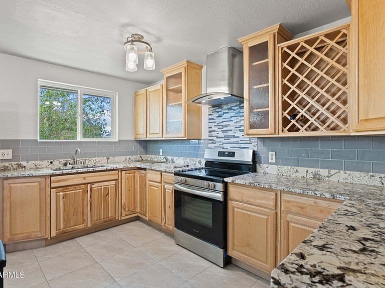 5802 N 61st Dr photo 5