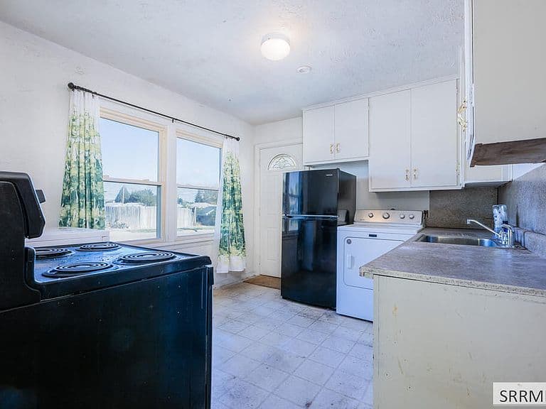 1196 Bear Ave photo 4