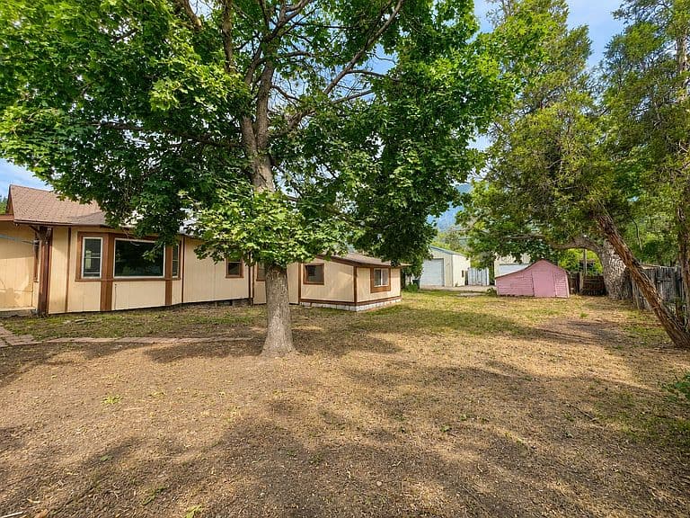 421 Montana Ave photo 4