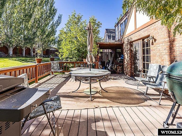 2058 Skyview St photo 2