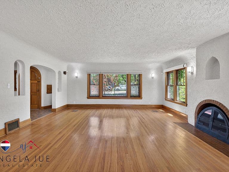 1042 S David St photo 5