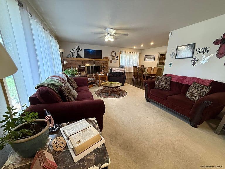 1607 Maple Ct photo 3