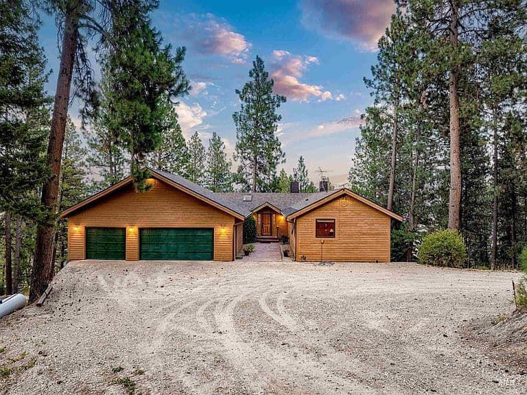 160 Forest Dr photo 2
