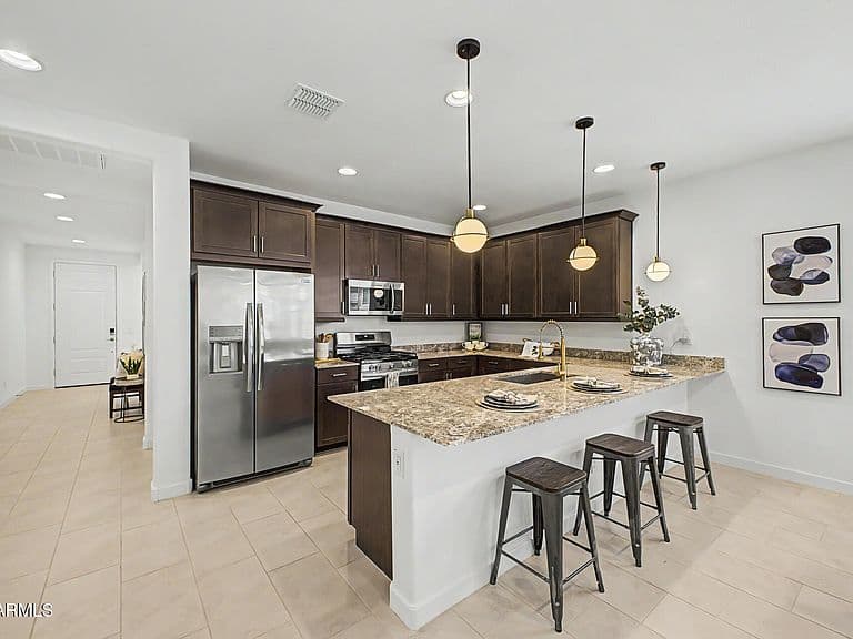 15833 W KENDALL Street photo 5